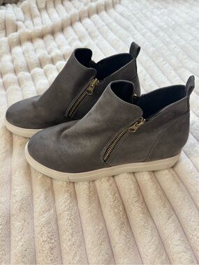Steve Madden Women’s Size 7.5 Gray Side-Zip Low Wedge Shoes